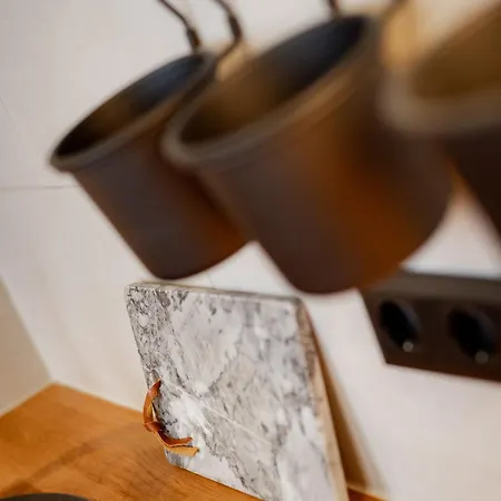 아파트 Von Aghte Small