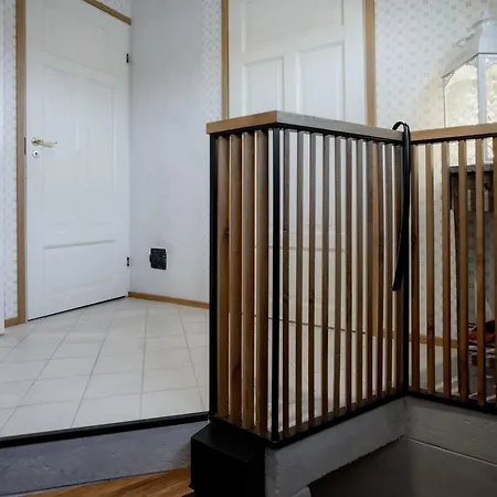 아파트 Von Aghte Small