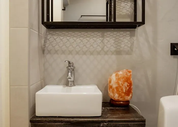 Von Aghte Small Korter